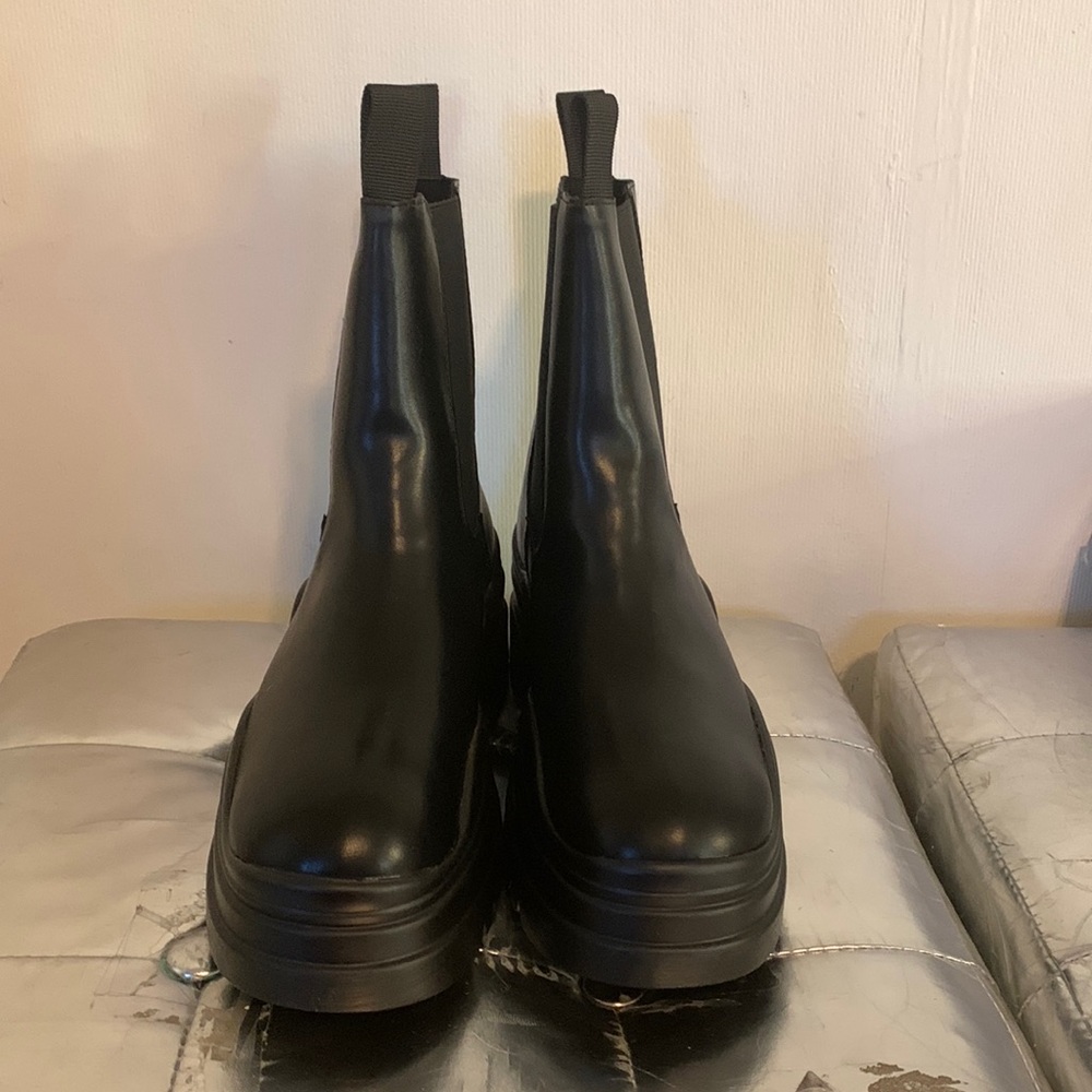 ABATA  black platform ankle boots size 7.5.